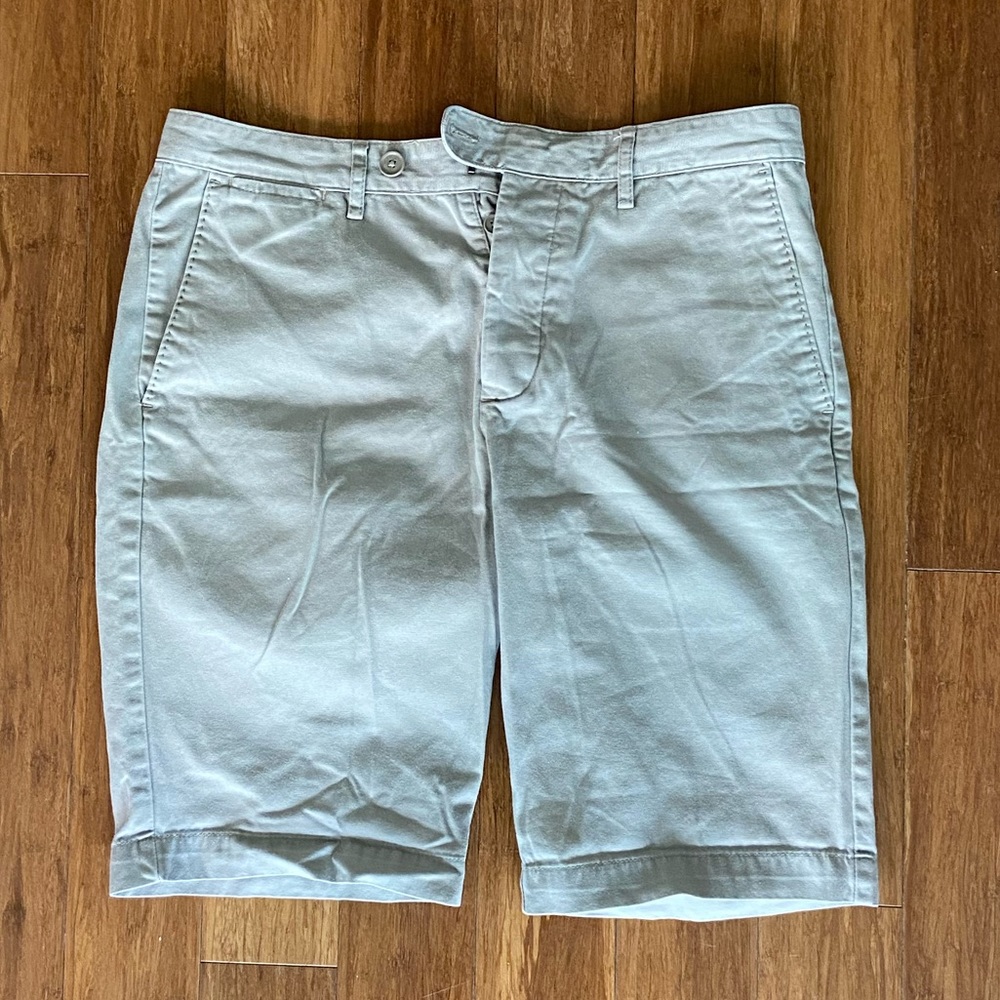 French Celio Shorts in Beige, 9 Inches, Size 32